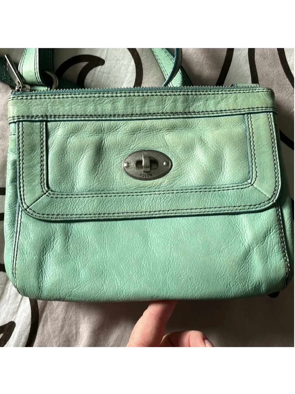 Fossil Seafoam Aqua Cowhide Leather Crossbody Shoulder Bag Purse Twist Lock - Picture 7 of 16